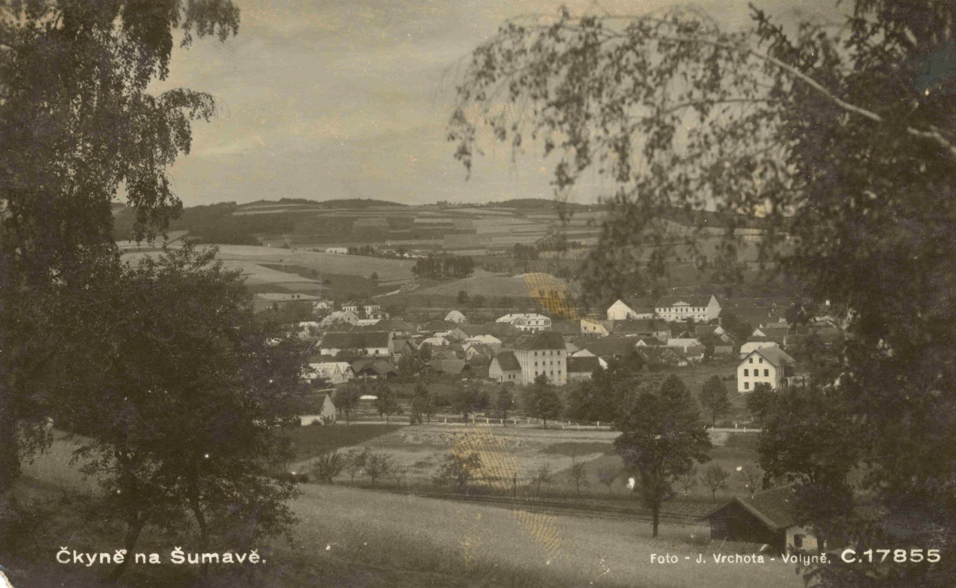 Historické fotografie se synagogou